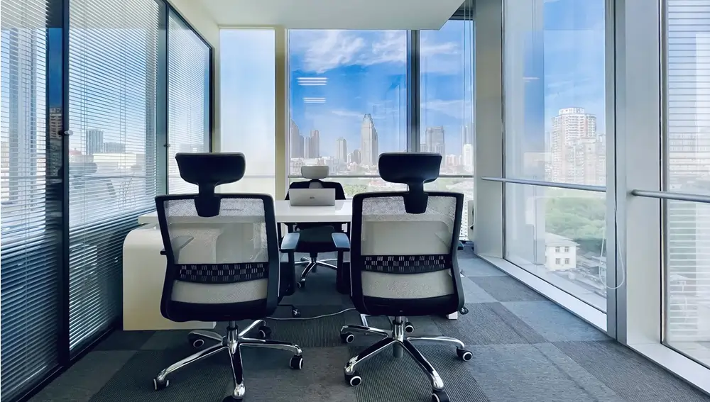 Buying Office Furniture in Delhi